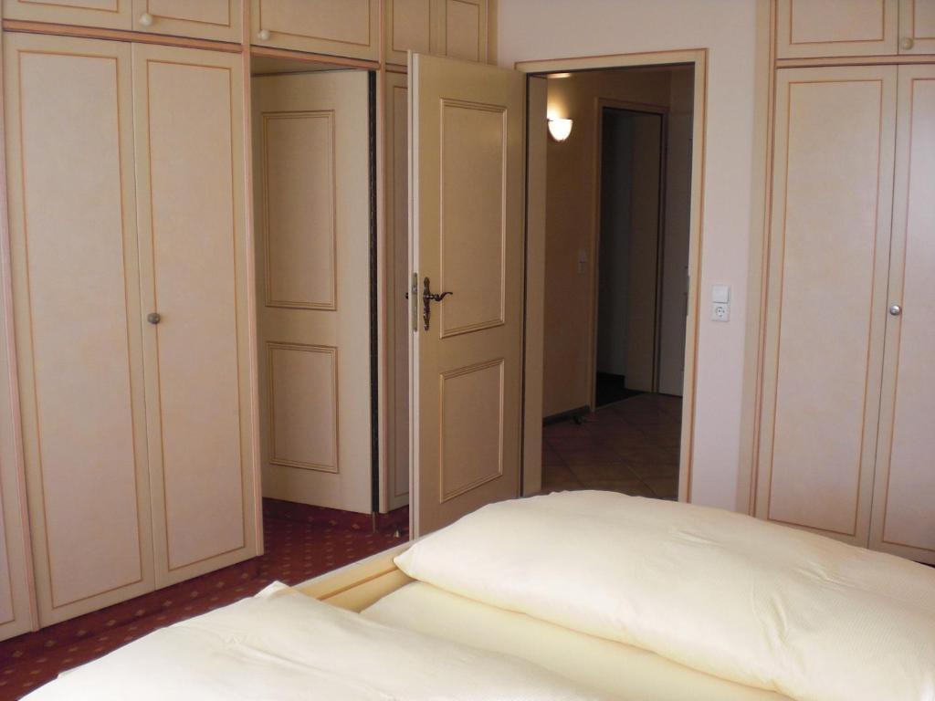 Hotel-Restaurant Schieble ケンツィンゲン 部屋 写真